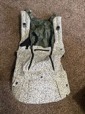 Kids Spotted Puffer Carrier - Cream & Black